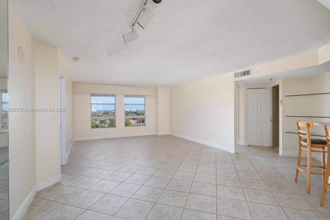 Recientemente alquilado: $2,950 (2 camas, 2 baños, 1025 Pies cuadrados)