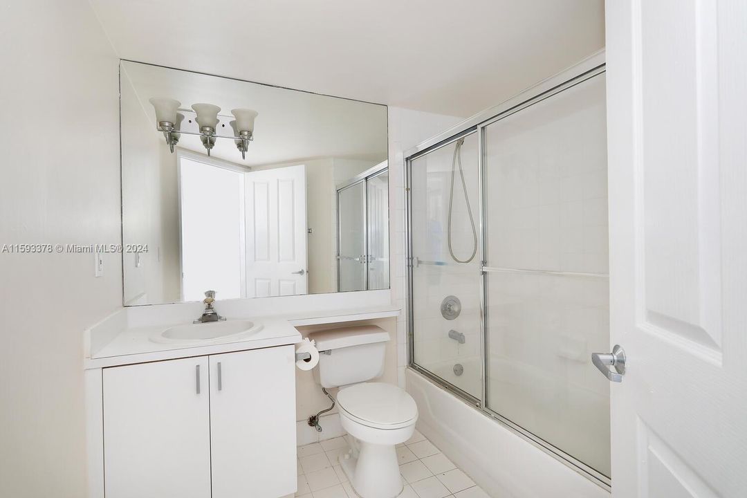 Recientemente alquilado: $2,950 (2 camas, 2 baños, 1025 Pies cuadrados)