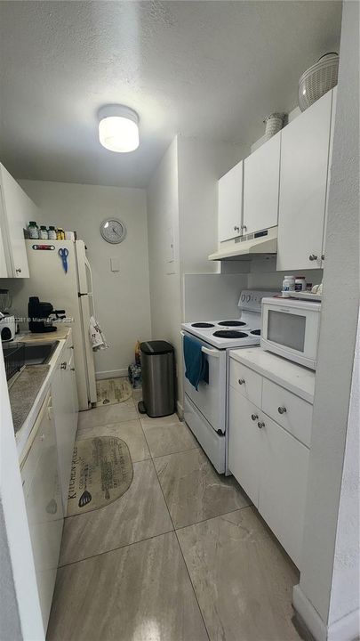 For Rent: $2,100 (2 beds, 1 baths, 784 Square Feet)