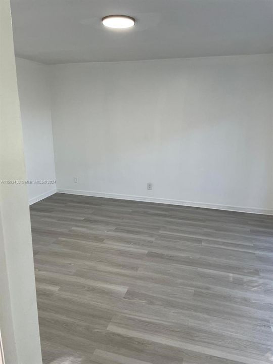 Active With Contract: $2,650 (2 beds, 2 baths, 1500 Square Feet)