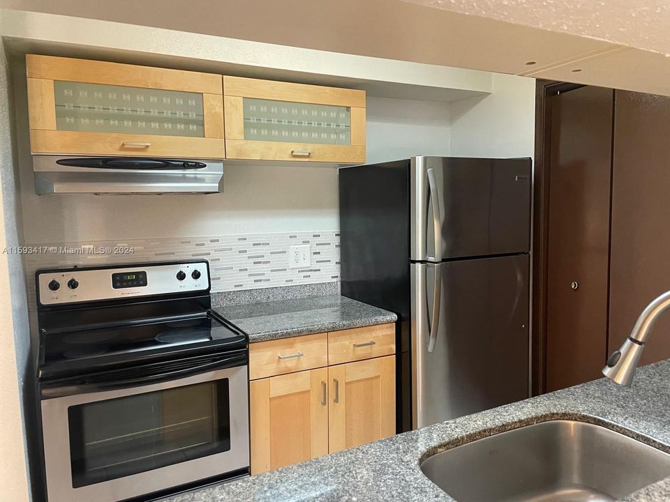 Recently Rented: $1,750 (1 beds, 1 baths, 780 Square Feet)