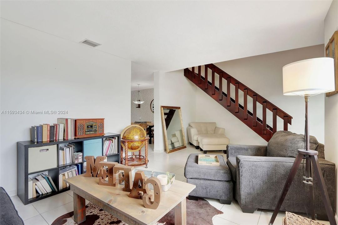 Active With Contract: $495,000 (3 beds, 2 baths, 1698 Square Feet)