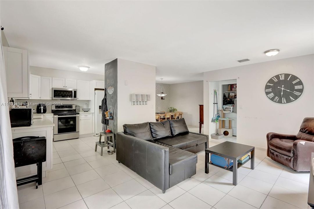 Active With Contract: $495,000 (3 beds, 2 baths, 1698 Square Feet)