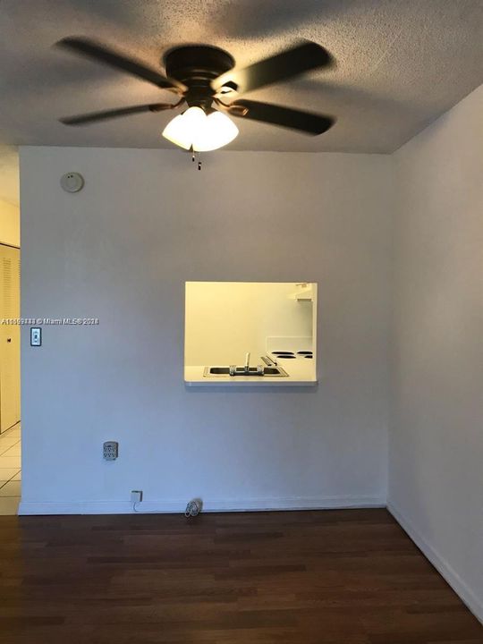 Active With Contract: $1,300 (0 beds, 1 baths, 450 Square Feet)