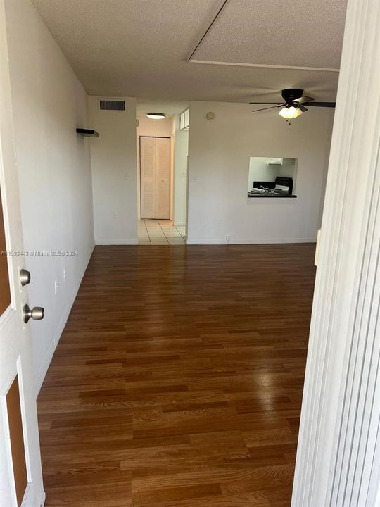 Recently Rented: $1,300 (0 beds, 1 baths, 450 Square Feet)