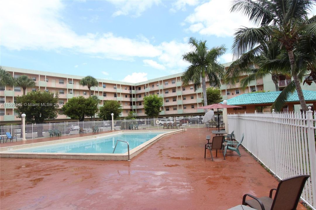 Active With Contract: $1,850 (1 beds, 1 baths, 625 Square Feet)