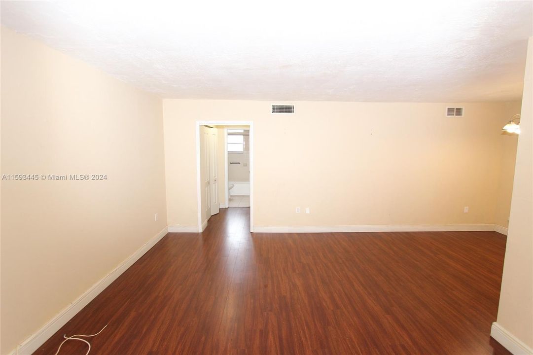 Active With Contract: $1,850 (1 beds, 1 baths, 625 Square Feet)