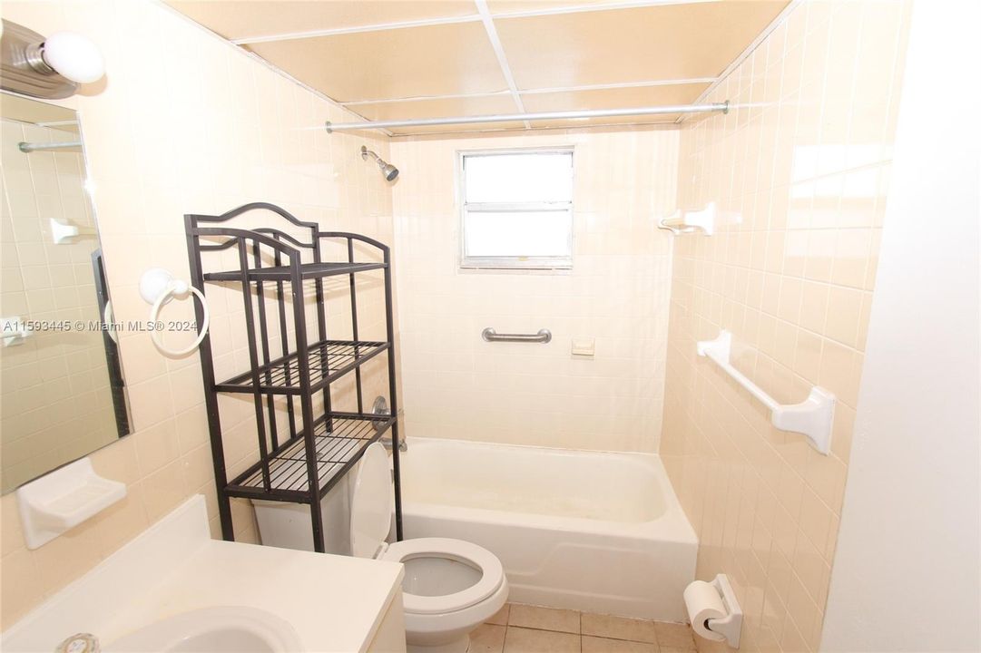 Active With Contract: $1,850 (1 beds, 1 baths, 625 Square Feet)