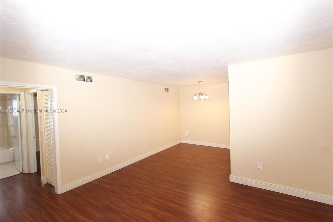 Active With Contract: $1,850 (1 beds, 1 baths, 625 Square Feet)