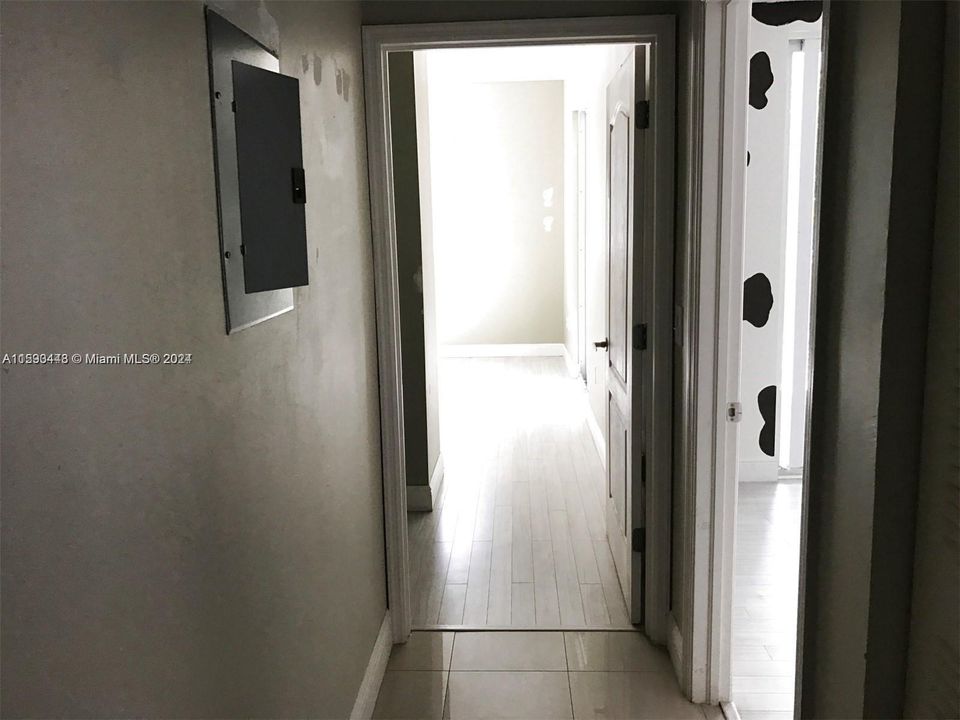 For Rent: $2,800 (2 beds, 2 baths, 966 Square Feet)