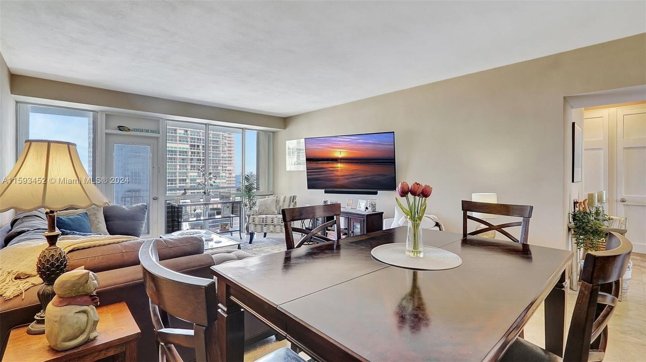 For Sale: $353,000 (1 beds, 1 baths, 805 Square Feet)