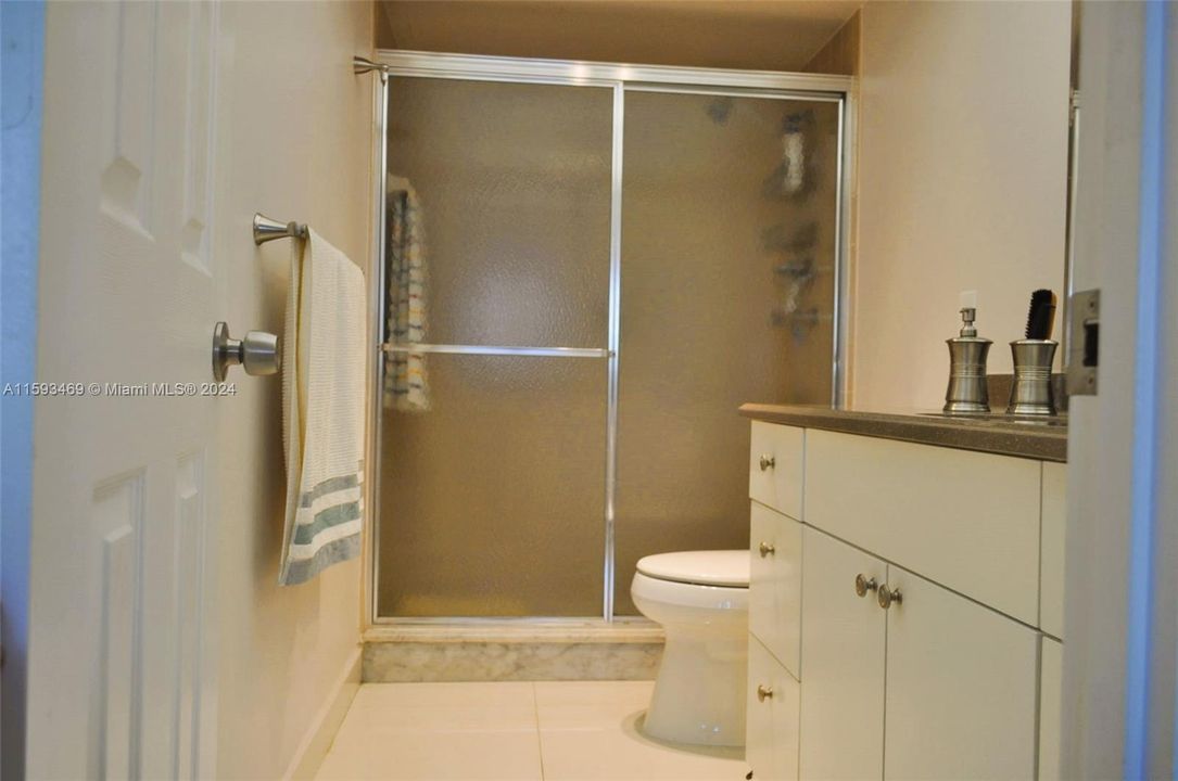 For Sale: $299,000 (2 beds, 2 baths, 1092 Square Feet)