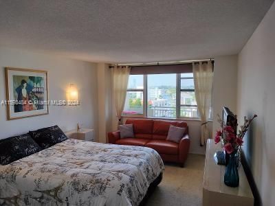 For Rent: $2,350 (1 beds, 1 baths, 738 Square Feet)