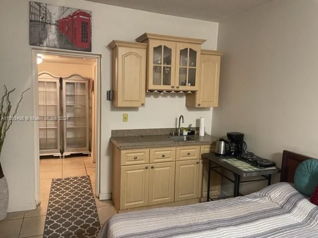 For Rent: $1,600 (0 beds, 1 baths, 320 Square Feet)