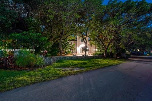 En Venta: $9,800,000 (6 camas, 4 baños, 4377 Pies cuadrados)