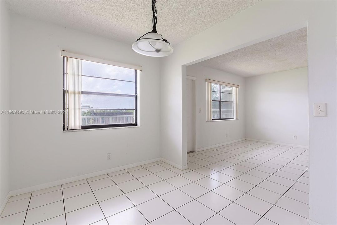 Active With Contract: $1,500 (1 beds, 1 baths, 768 Square Feet)