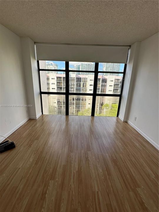 For Rent: $2,200 (1 beds, 1 baths, 767 Square Feet)