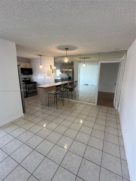 For Rent: $2,200 (1 beds, 1 baths, 767 Square Feet)