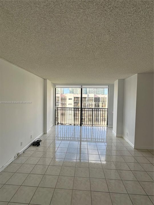 For Rent: $2,200 (1 beds, 1 baths, 767 Square Feet)