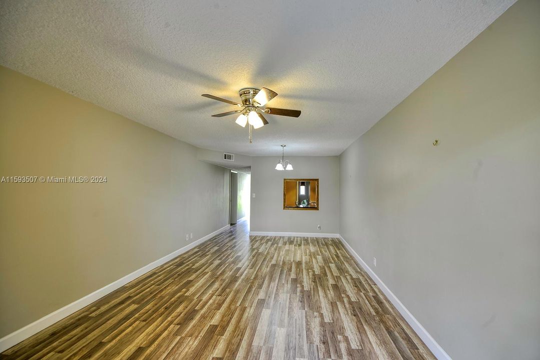 Active With Contract: $1,675 (1 beds, 1 baths, 750 Square Feet)