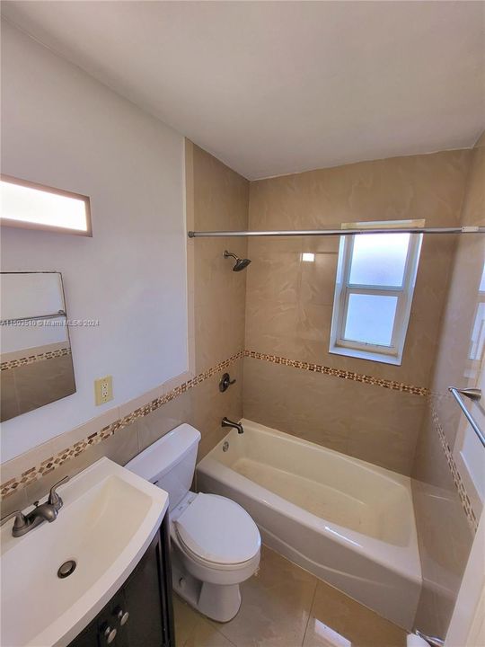 Active With Contract: $2,200 (2 beds, 1 baths, 680 Square Feet)