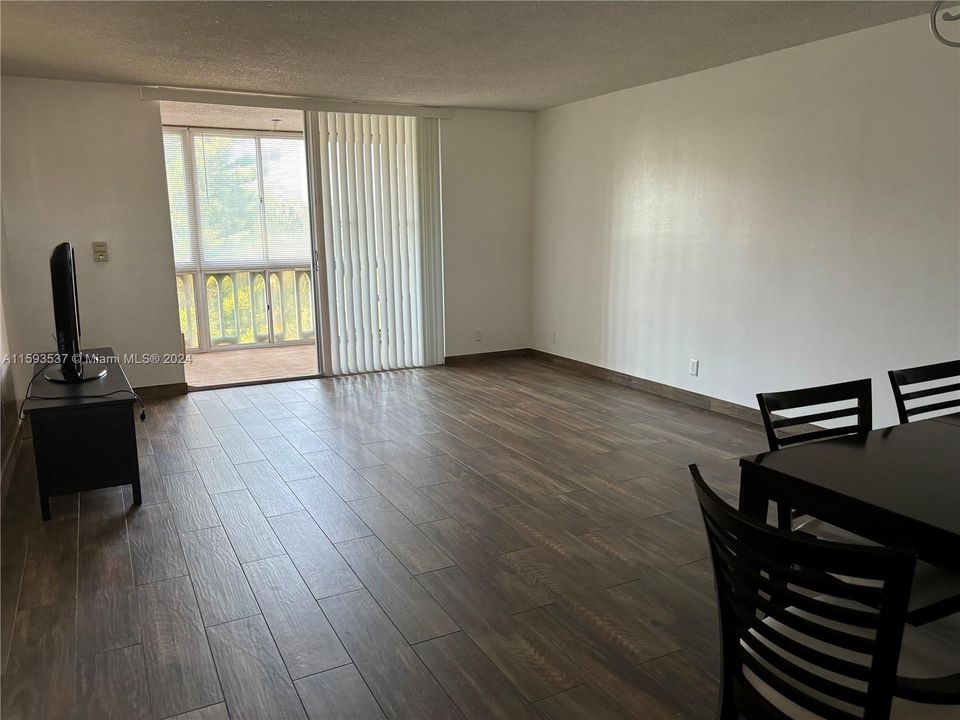 For Rent: $2,000 (2 beds, 2 baths, 1092 Square Feet)