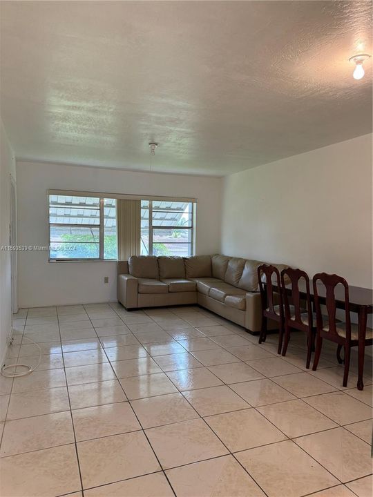 Active With Contract: $145,000 (1 beds, 1 baths, 630 Square Feet)