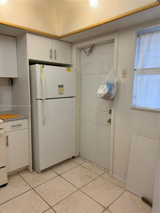 Active With Contract: $145,000 (1 beds, 1 baths, 630 Square Feet)