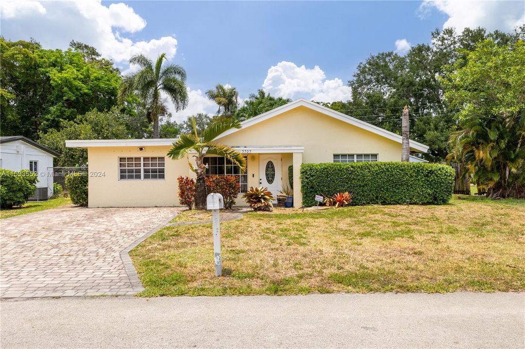 Active With Contract: $450,000 (3 beds, 2 baths, 1169 Square Feet)