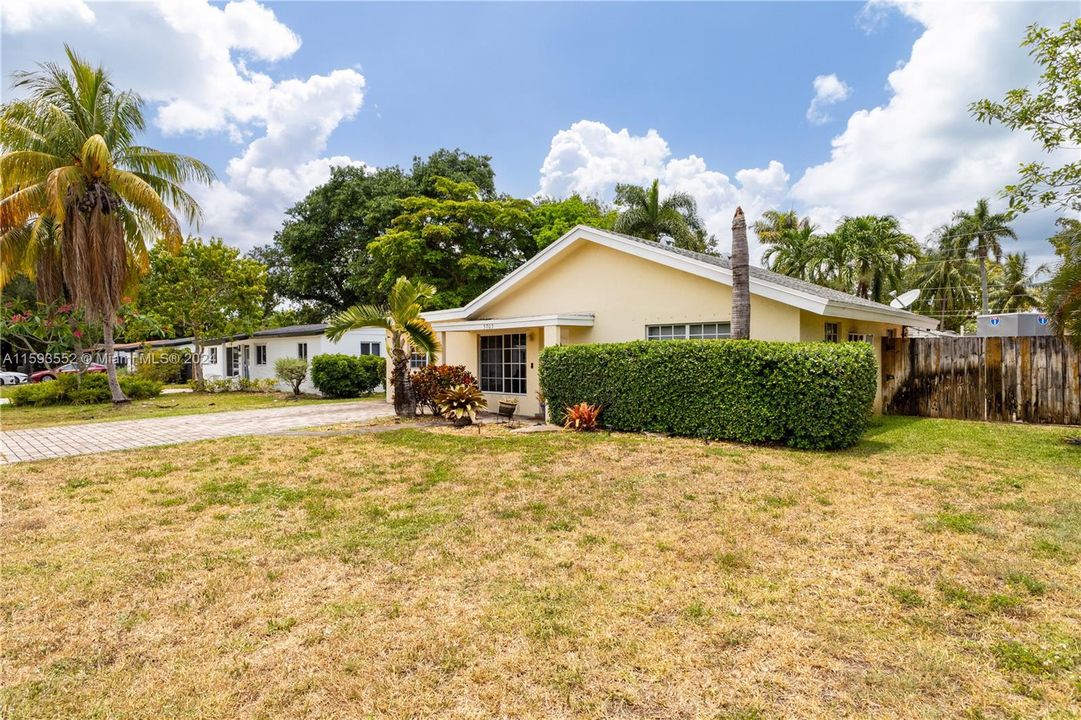 Active With Contract: $450,000 (3 beds, 2 baths, 1169 Square Feet)