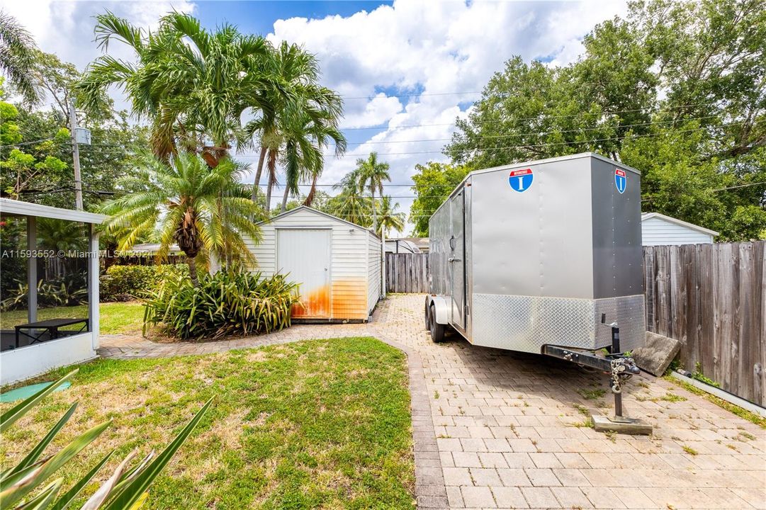 Recently Sold: $450,000 (3 beds, 2 baths, 1169 Square Feet)