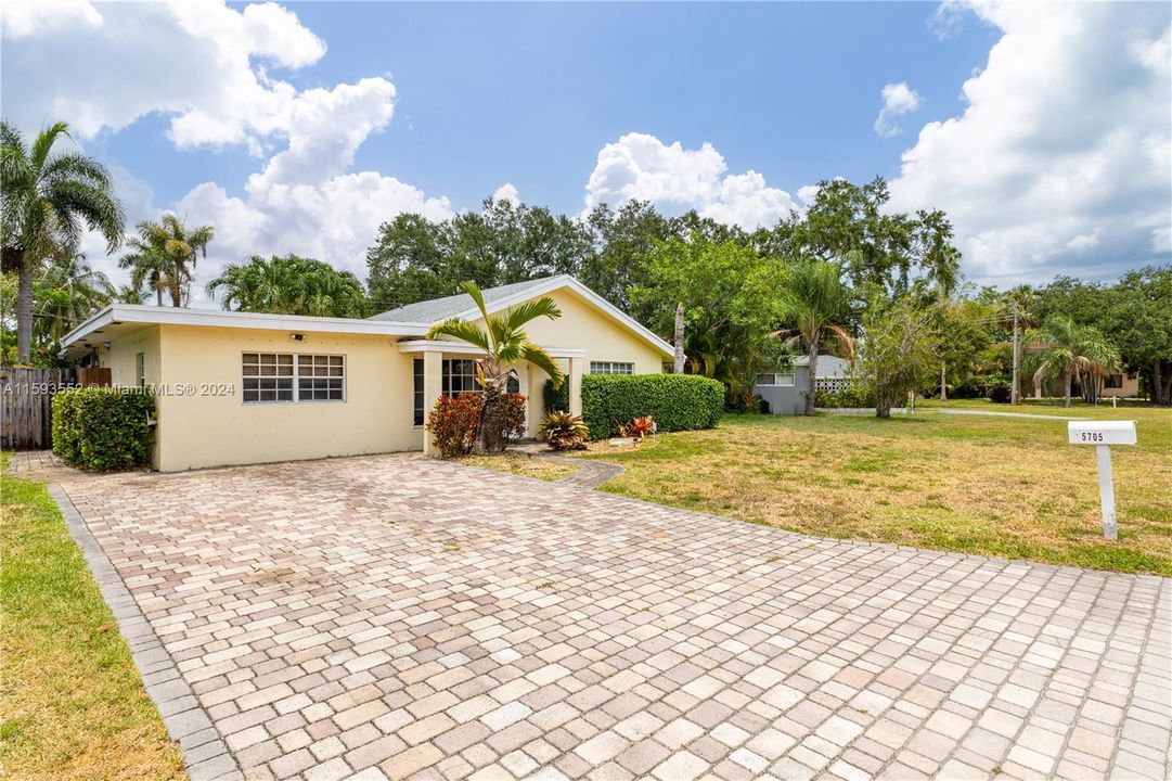 Active With Contract: $450,000 (3 beds, 2 baths, 1169 Square Feet)
