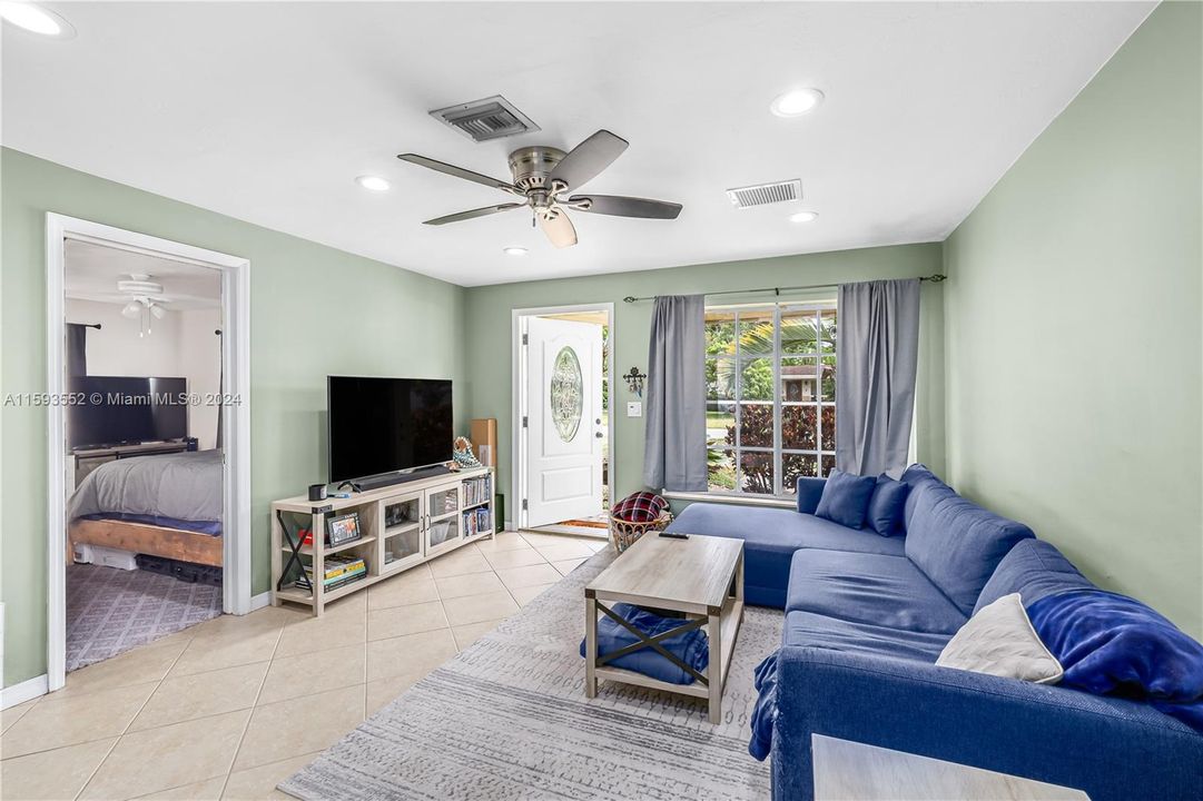 Active With Contract: $450,000 (3 beds, 2 baths, 1169 Square Feet)