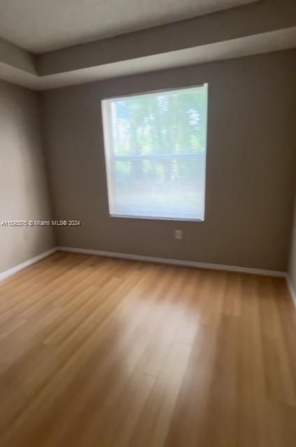 For Rent: $2,300 (2 beds, 1 baths, 933 Square Feet)