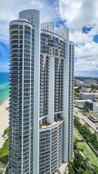 Active With Contract: $6,200 (2 beds, 2 baths, 1324 Square Feet)