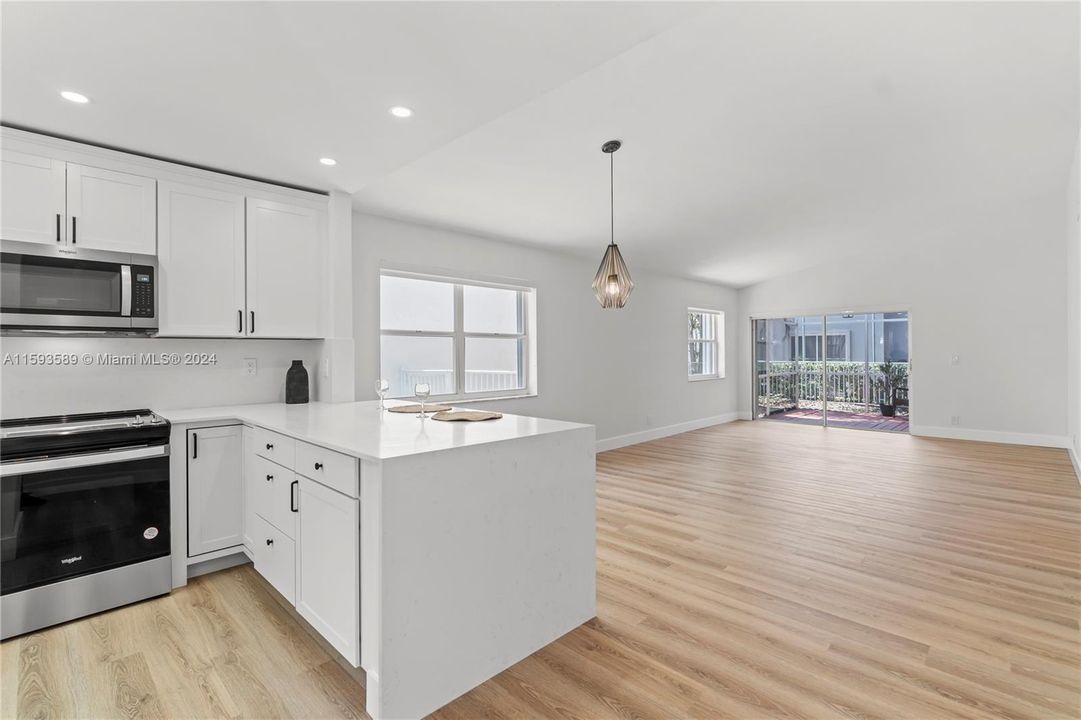 Active With Contract: $499,000 (2 beds, 2 baths, 1368 Square Feet)