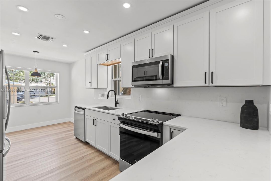 Recently Sold: $499,000 (2 beds, 2 baths, 1368 Square Feet)