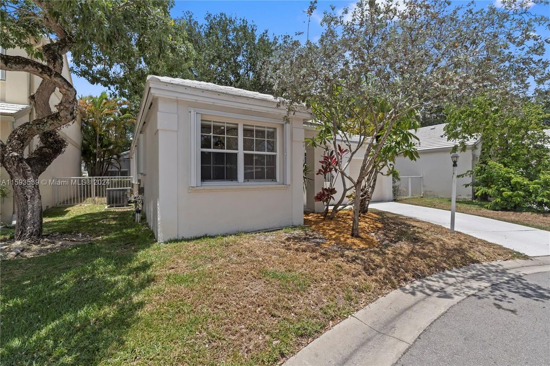 Recently Sold: $499,000 (2 beds, 2 baths, 1368 Square Feet)