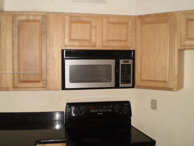 For Sale: $204,500 (2 beds, 2 baths, 890 Square Feet)