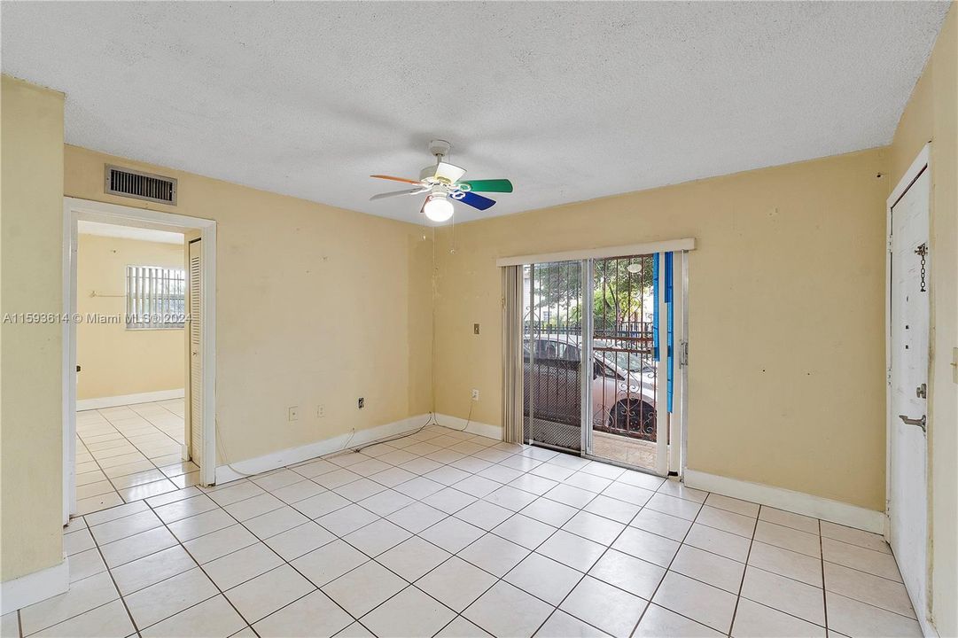 For Sale: $239,000 (2 beds, 1 baths, 748 Square Feet)