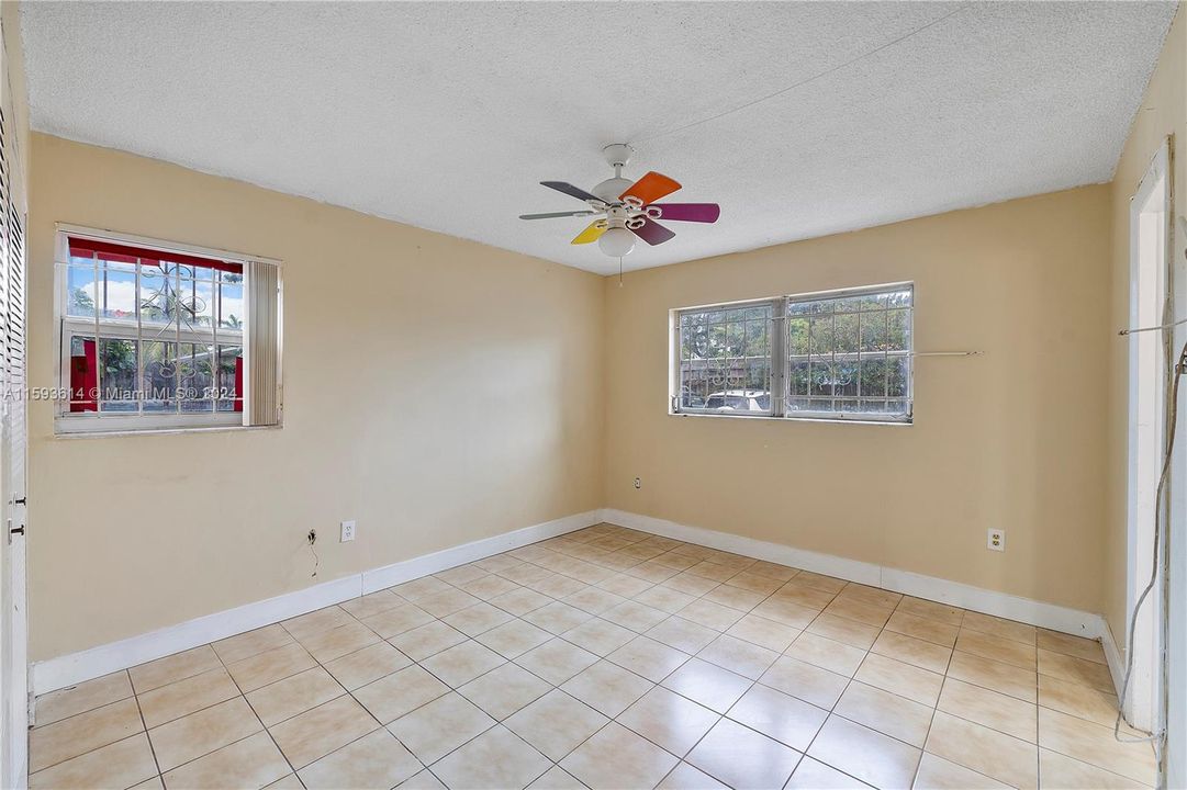 For Sale: $239,000 (2 beds, 1 baths, 748 Square Feet)