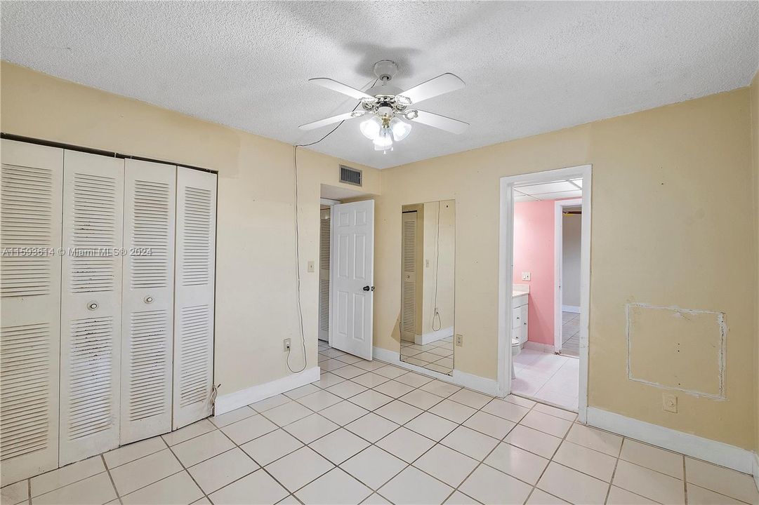 For Sale: $239,000 (2 beds, 1 baths, 748 Square Feet)