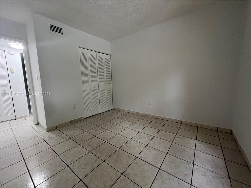 Active With Contract: $2,300 (2 beds, 1 baths, 874 Square Feet)