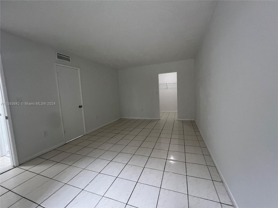 Active With Contract: $2,300 (2 beds, 1 baths, 874 Square Feet)