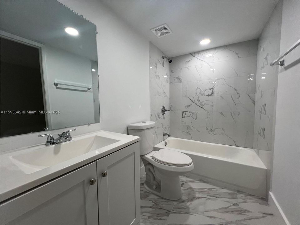 Active With Contract: $2,300 (2 beds, 1 baths, 874 Square Feet)