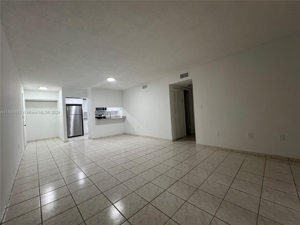 Active With Contract: $2,300 (2 beds, 1 baths, 874 Square Feet)