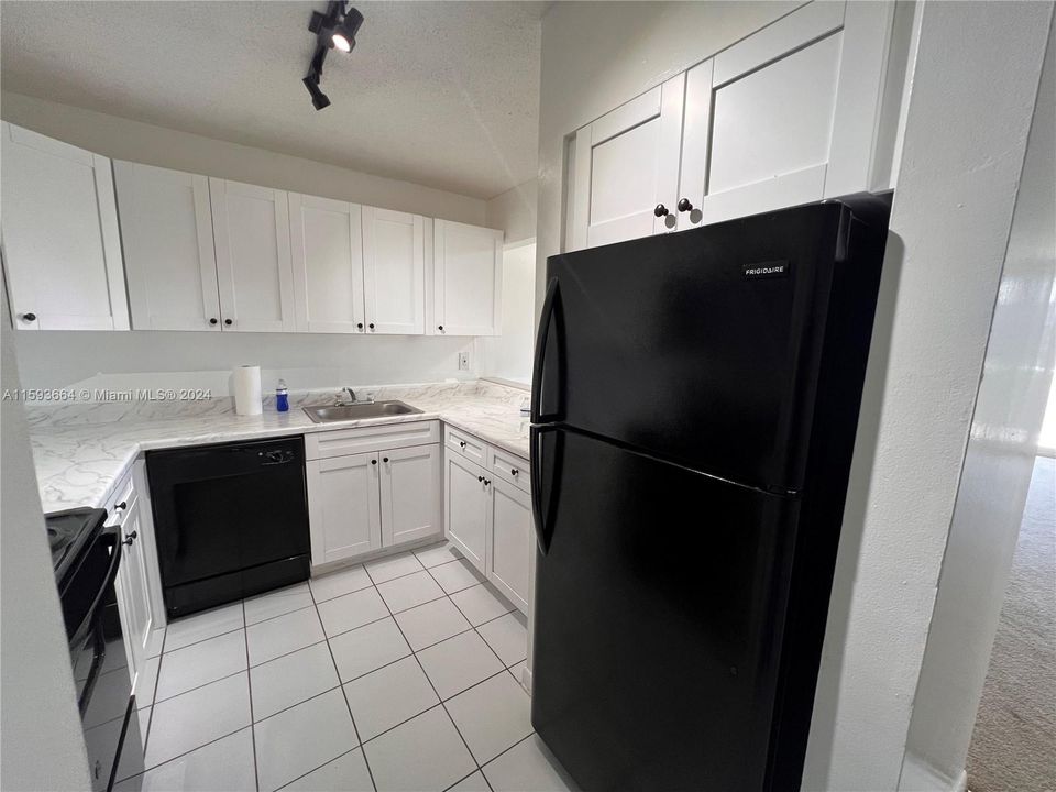 Recently Rented: $1,800 (1 beds, 1 baths, 870 Square Feet)