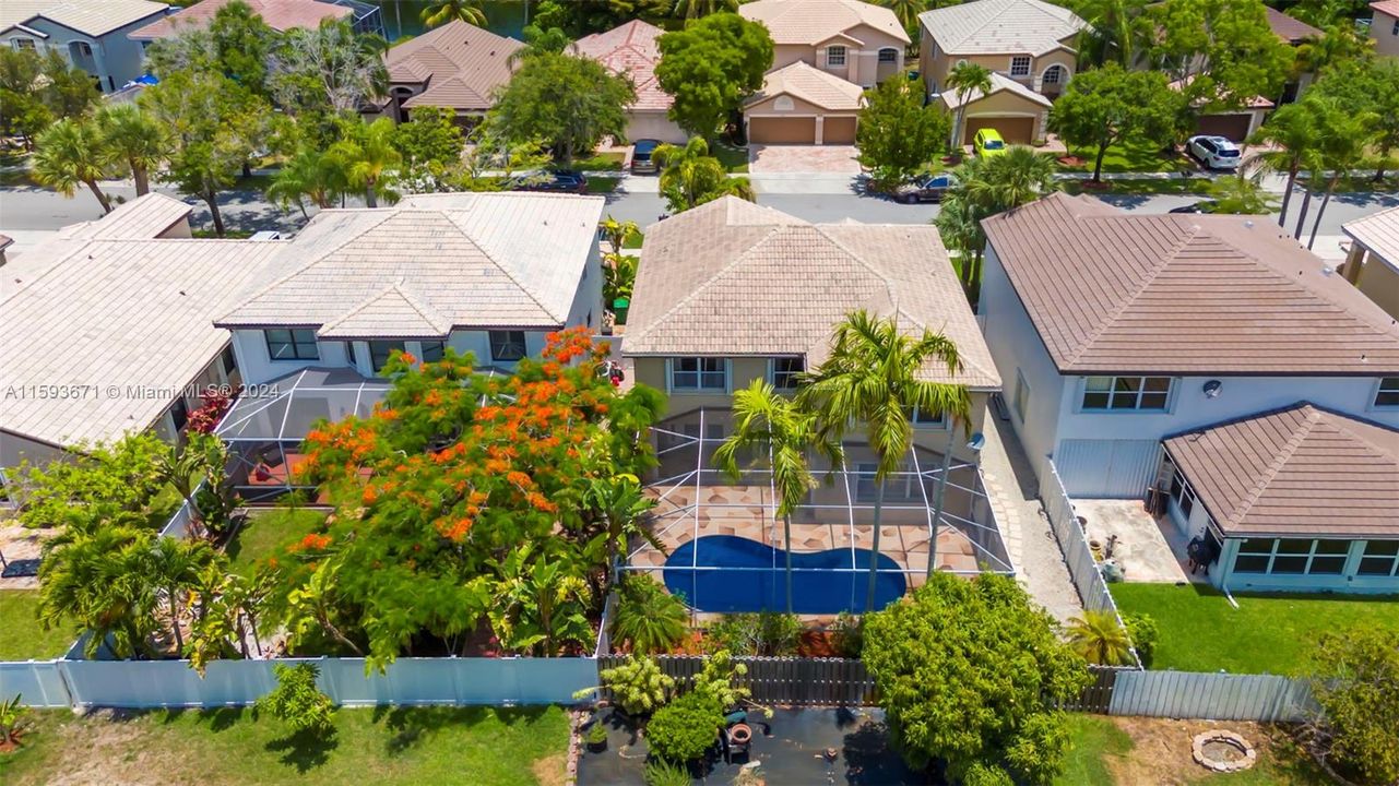 En Venta: $879,999 (5 camas, 3 baños, 3034 Pies cuadrados)