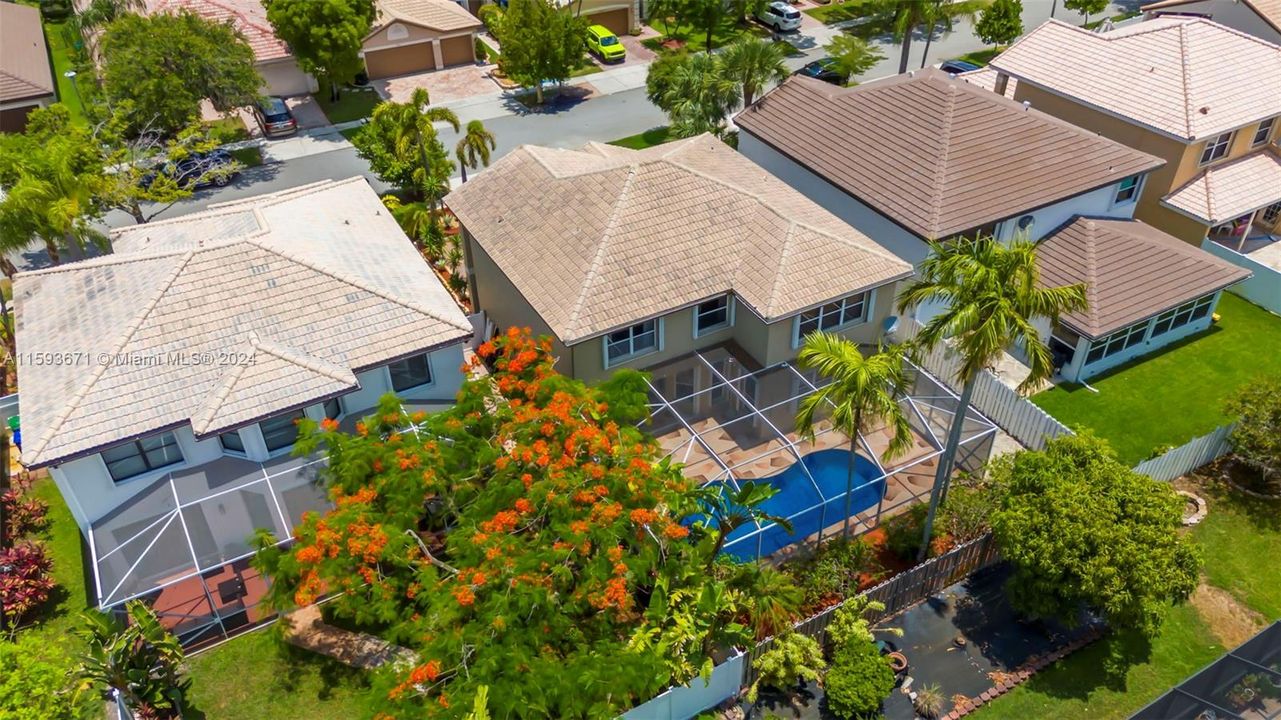 En Venta: $879,999 (5 camas, 3 baños, 3034 Pies cuadrados)