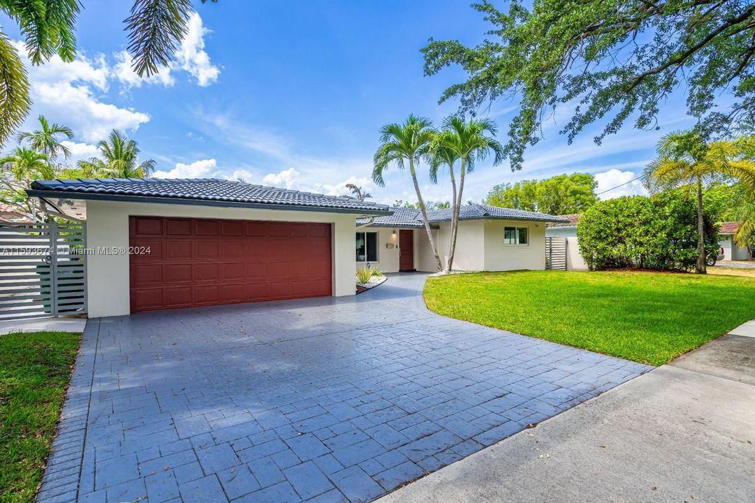 Recently Sold: $925,000 (3 beds, 2 baths, 1516 Square Feet)